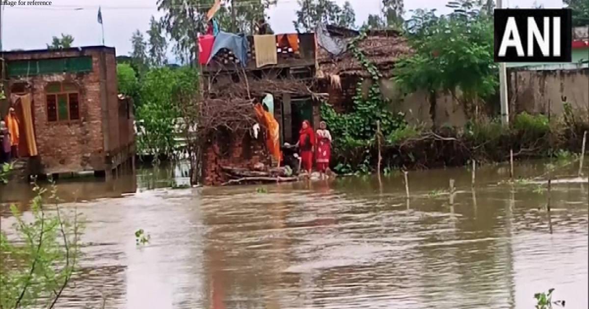 Uttar Pradesh: Disaster relief officials continue rescue ops in flood-hit Balrampur villages
